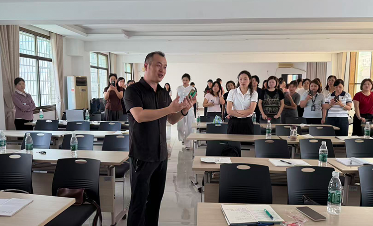 实战赋能·AI+短视频：微望互动携手湘江数商院走进浏阳通程商业广场，手把手带店长玩转同城引流新增长