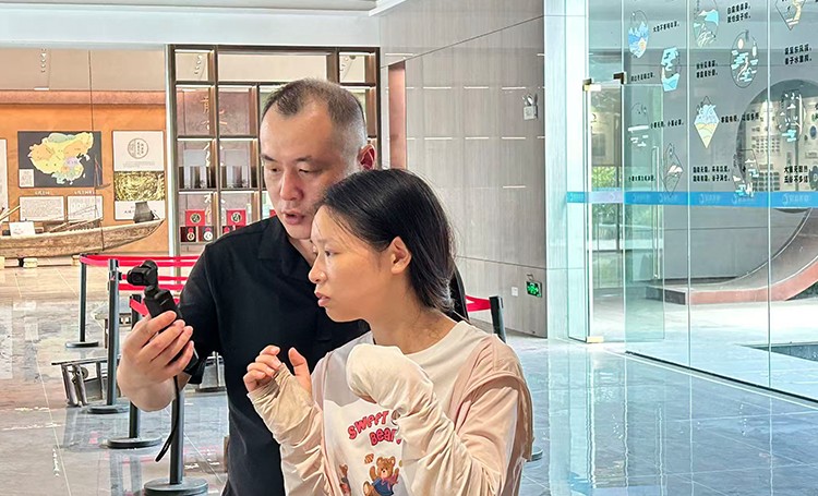 长沙AI短视频陪跑30天，记录微望互动罗老师走访无忧农场做落地交流辅导